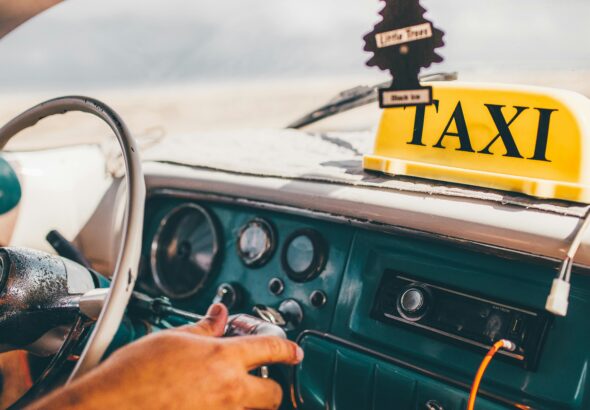 Seguros para Taxis: Coberturas Obligatorias, Riesgos y Claves para Trabajar con Seguridad 2026